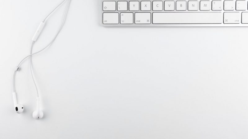 minimalist desk top